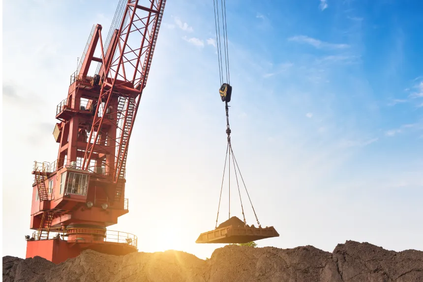 crane-is-carrying-dirt (1)