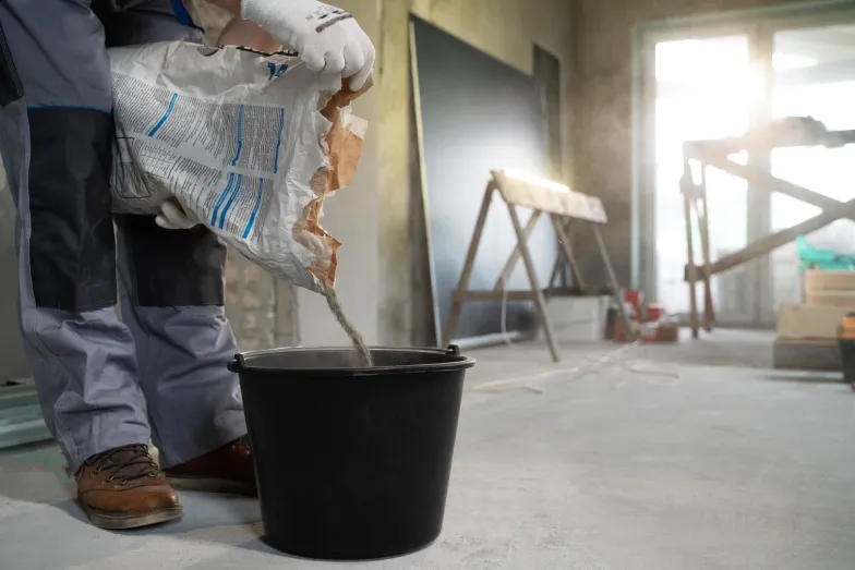 tiler-working-renovation-apartment (1)